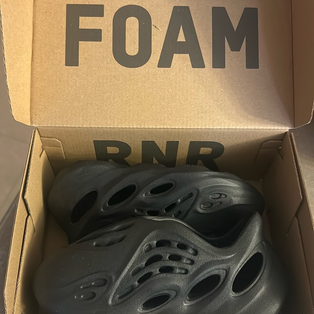 Toddler Yeezy foam runners